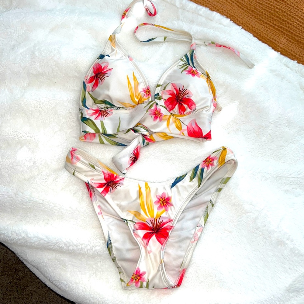 Shade & Shore Floral bikini size small